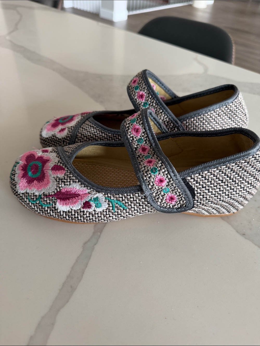 Women’s Mary Jane Shoes Floral Embroidered in Pink and Teal. Wmn’s 7.5-8. Cute - Picture 3 of 11